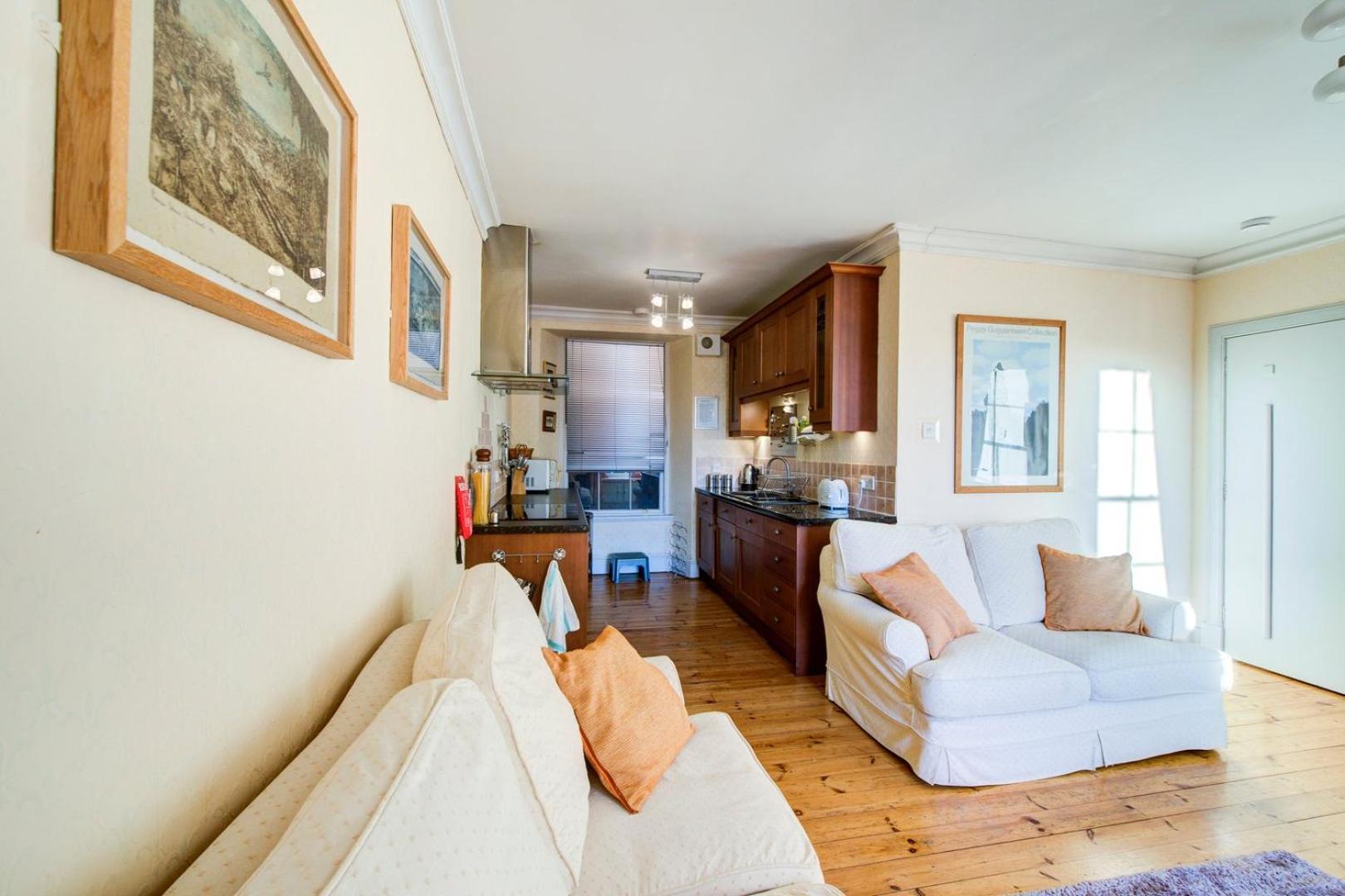 Guestready - Historic Edinburgh Old Town Apartment EDI Exterior photo